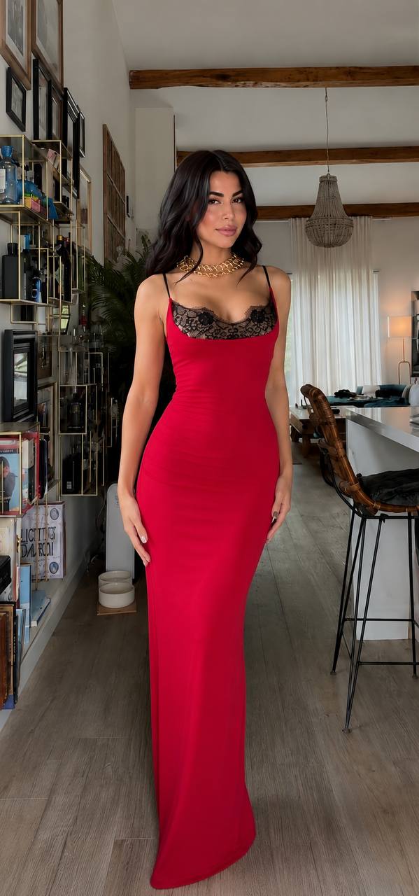 Elegant Lace-Trimmed Scoop Neck Maxi Dress